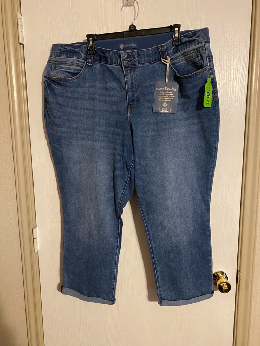 Democracy Crop Ankle Jeans in Medium Blue Denim